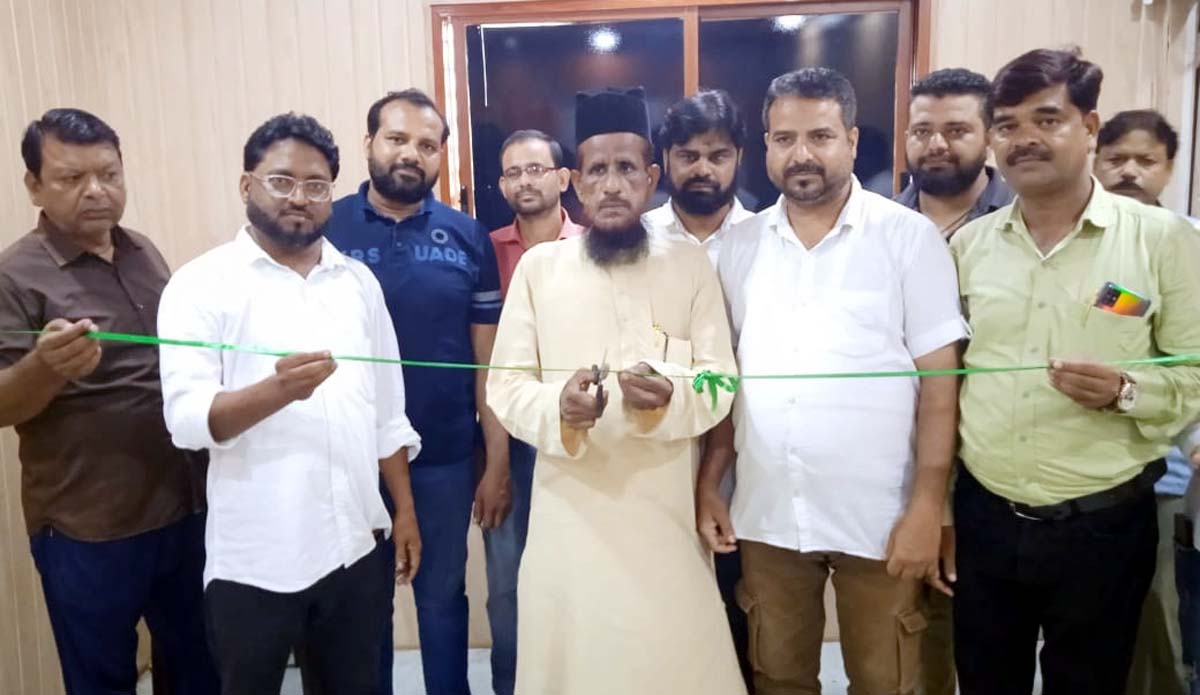 टूर एण्ड ट्रैवल्स का इमाम ने किया उद्घाटन, सफर अब होगा आसान