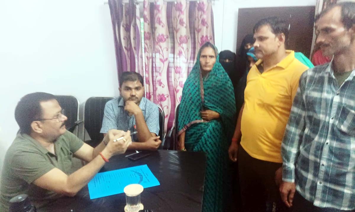 आवास आवंटन के नाम पर प्रधान पति पर धन उगाही का आरोप