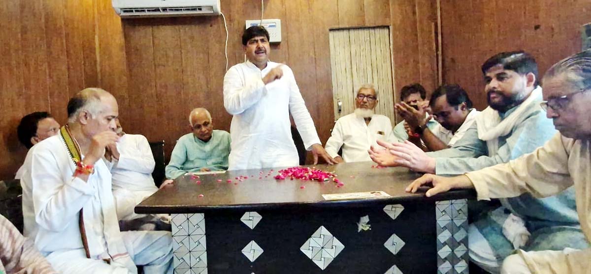 शहर अध्यक्ष ने भाजपा की नीतियों को बताया संविधान विरोधी,मनाया आजादी का जश्न