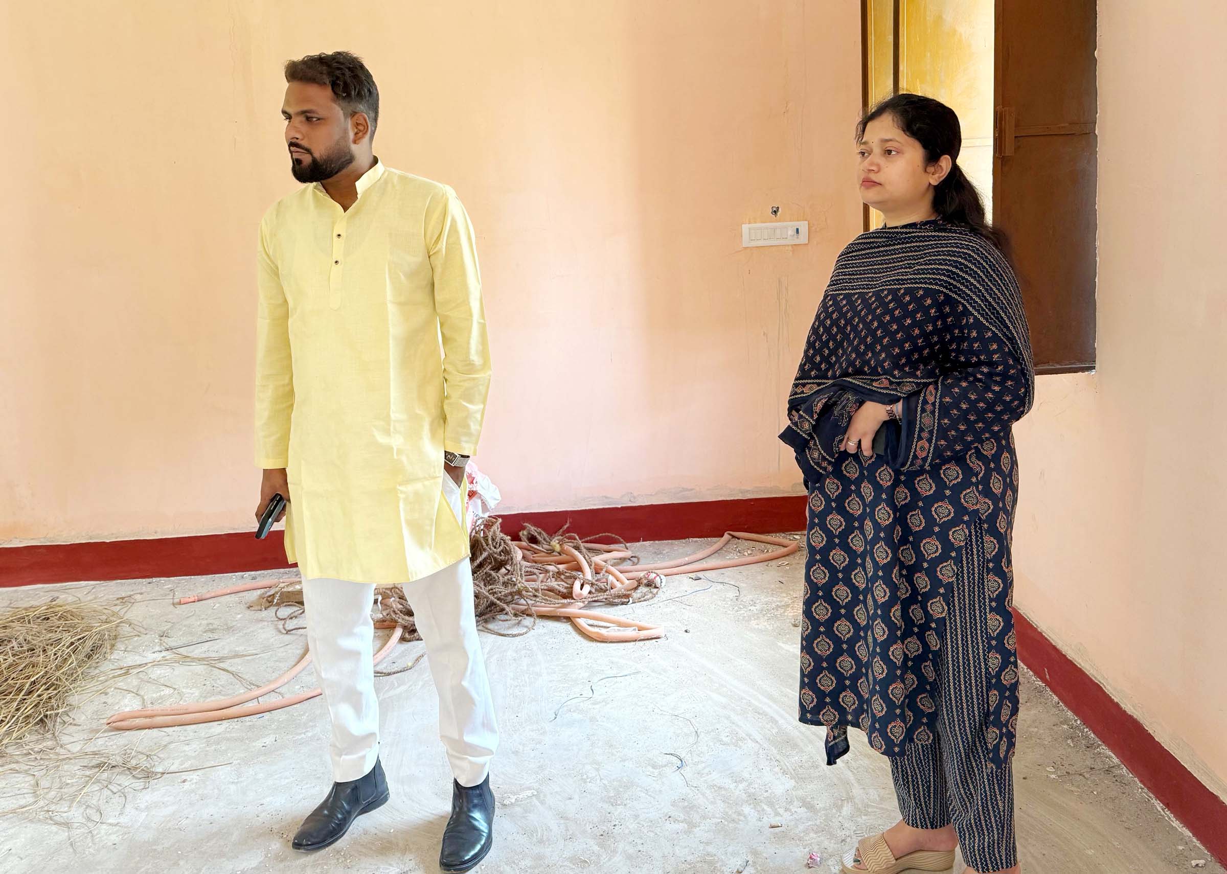 ग्रामीणों से बात कर लिया फीडबैक, सुनीं समस्याएं किया निरीक्षण