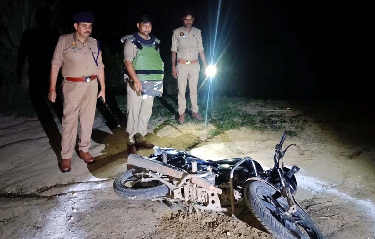 पुलिस मुठभेड़ में इनामिया बदमाश घायल, गिरफ्तार,उपचार हेतु कराया भर्ती