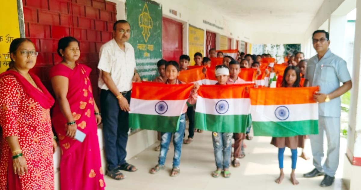 बच्चों को खिलाई रोग प्रतिरोधक क्षमता बढ़ाने की होम्योपैथिक दवा