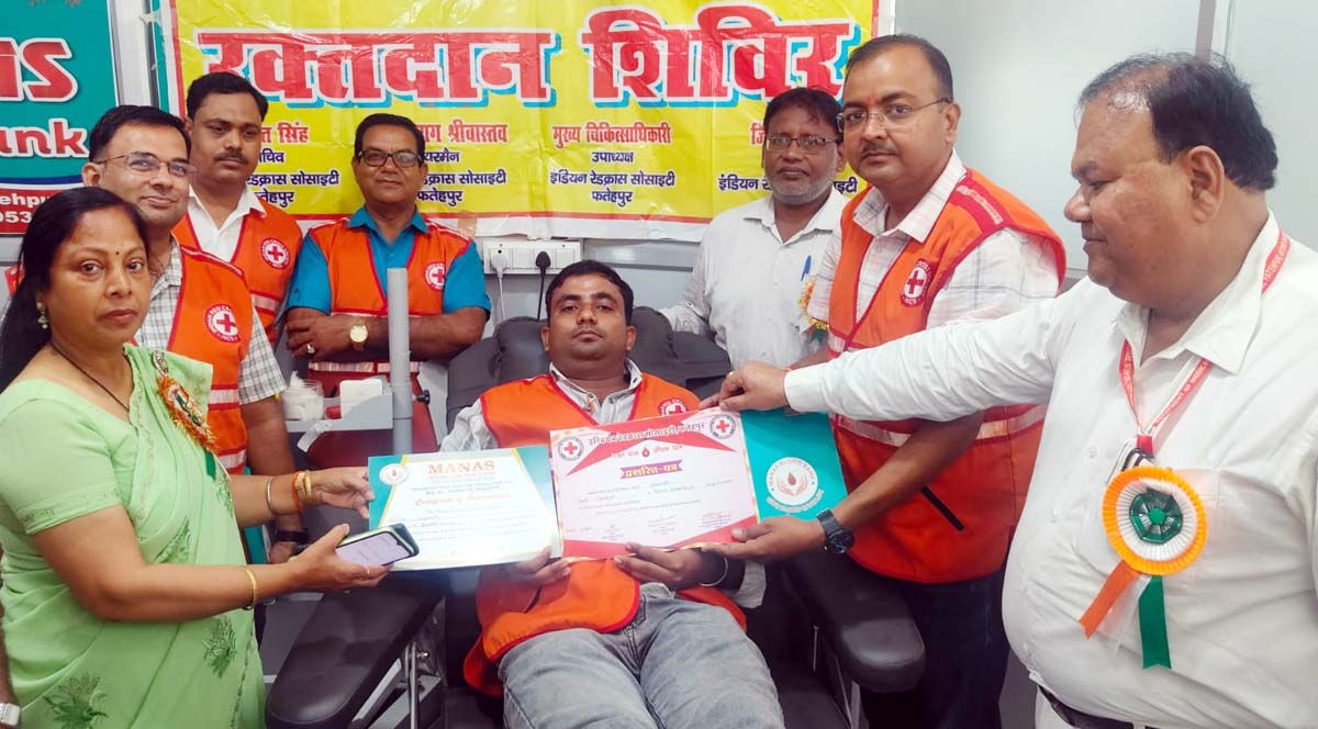 स्वतंत्रता दिवस पर रेडक्रास सोसाइटी ने लगाया रक्तदान शिविर