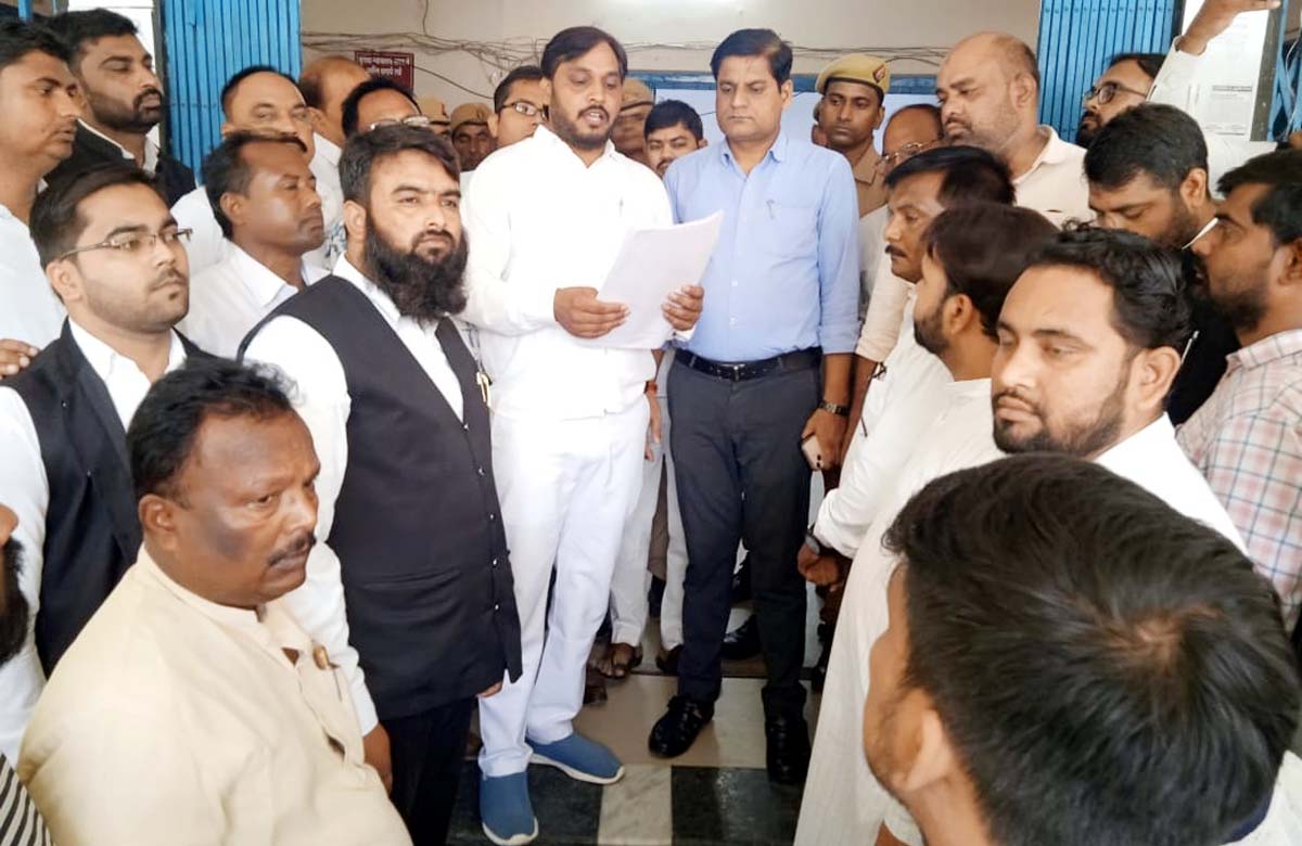 – डीएम के माध्यम से राष्ट्रपति को भेजा ज्ञापन, दण्डात्मक कार्रवाई की मांग
