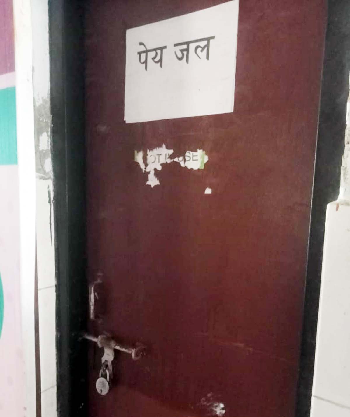  अस्पताल में पानी की दिक्कत, मरीज बाहर से खरीदने को मजबूर