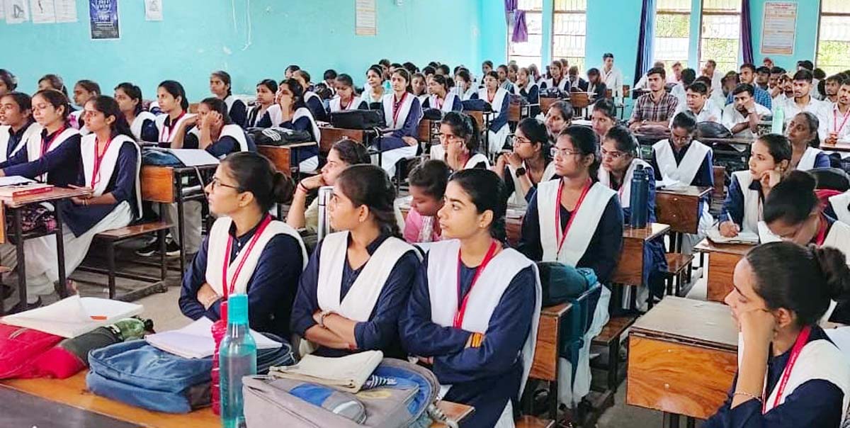 डायट प्रशिक्षुओं ने कार्यशाला में सीखें अनंत संभावनाओं के मार्ग