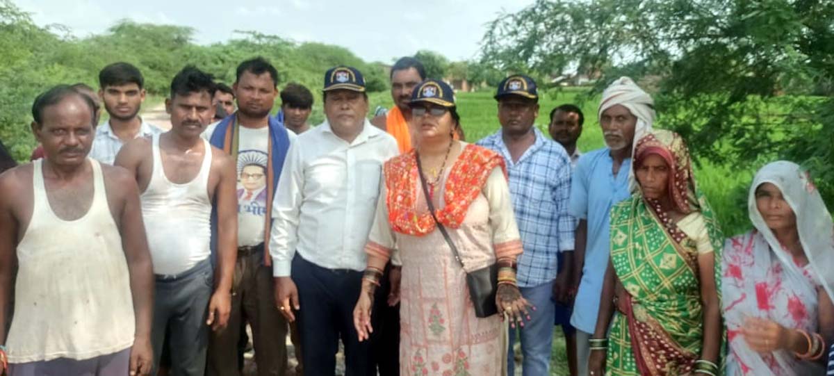 पूर्व सैनिक अध्यक्ष ने बातचीत कर विवाद सुलझाया,झण्डो को पेड़,,,