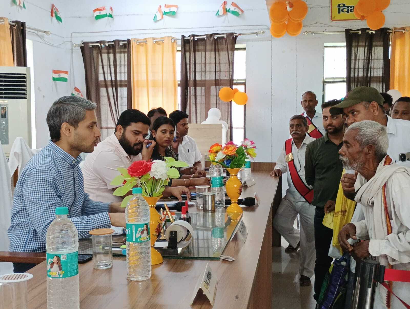 खागा तहसील के संपूर्ण समाधान दिवस में दस शिकायतों का निस्तारण