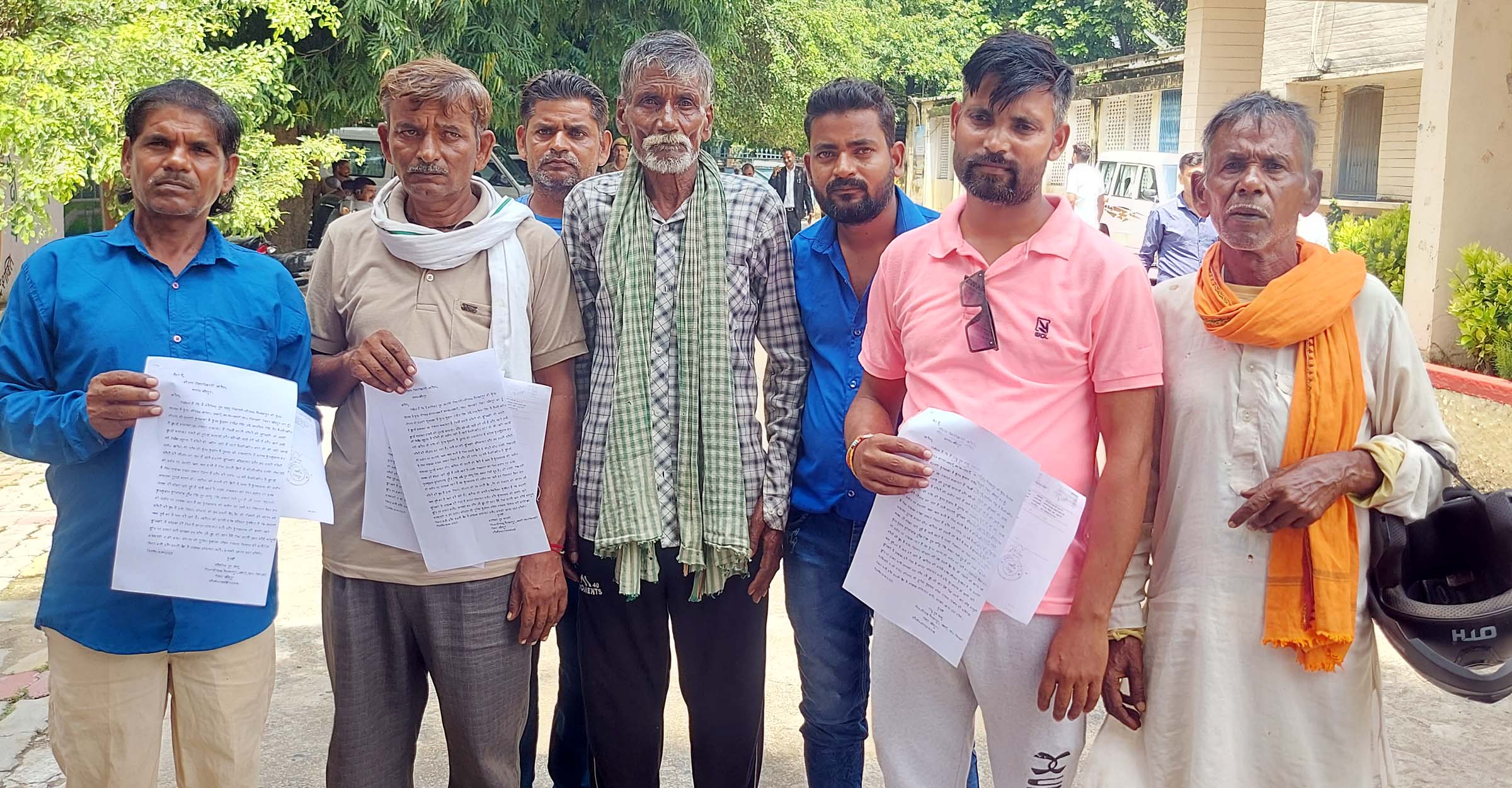 खेतों से साइफन पाइप हटवाए जाने की डीएम से मांग