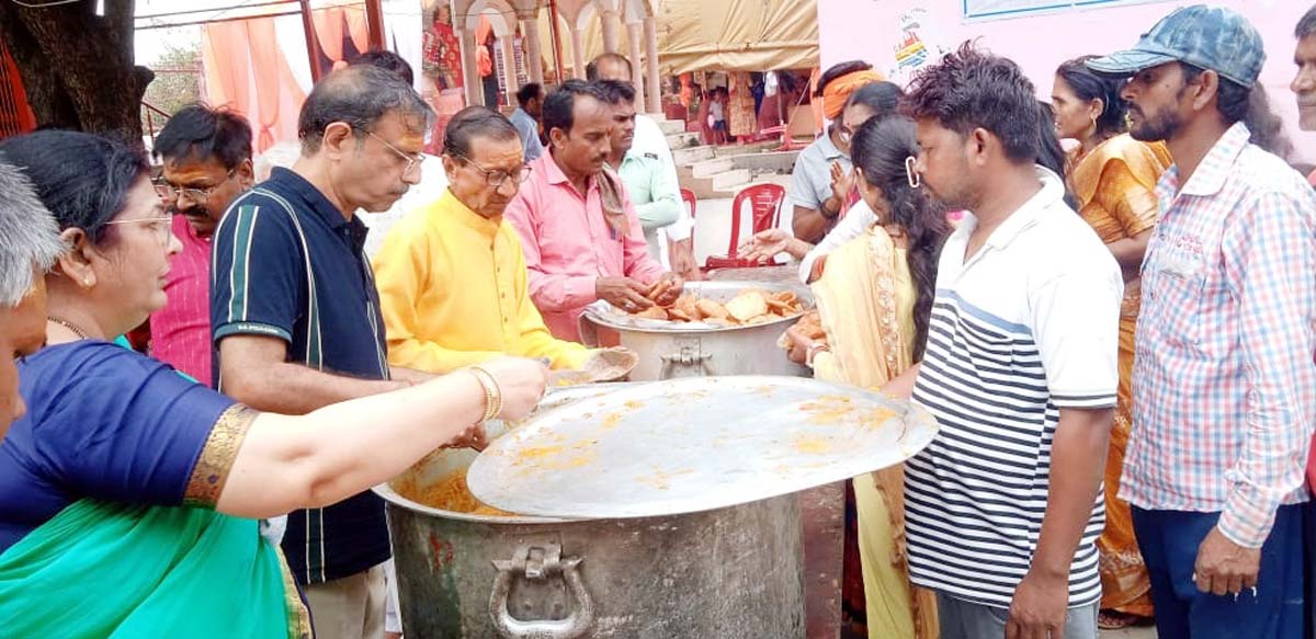 श्रीमद भागवत कथा के समापन पर हुआ भंडारा