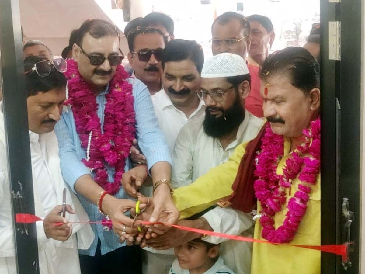 जिला पंचायत अध्यक्ष ने फीता काटकर किया उद्घाटन, चश्मे की नई ब्रांच