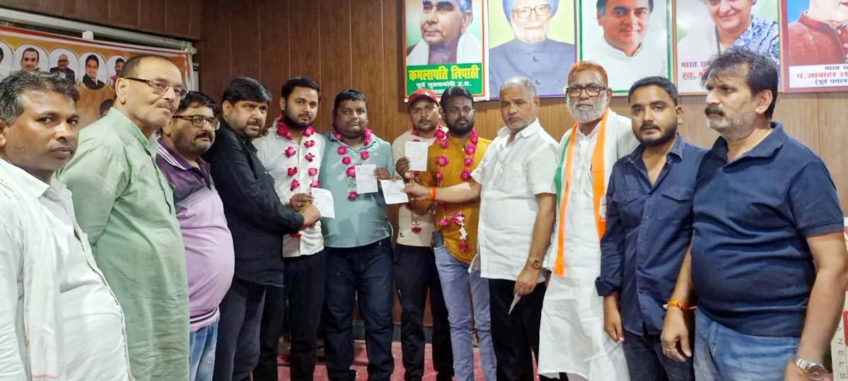 पांच सक्रिय युवा नेताओं ने थामा कांग्रेस का दामन,माला पहना कर किया स्वागत