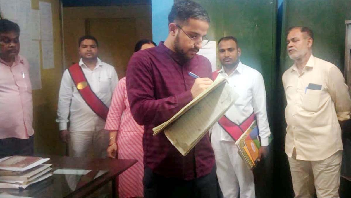 अनुपस्थित अधिकारियों व कर्मचारियों को स्पष्टीकरण जारी, किया निरीक्षण