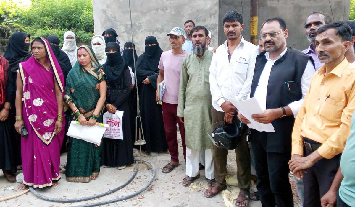 निवेशकों का जमा धन लेकर फरार डाकघर कर्मी पर कार्रवाई की मांग