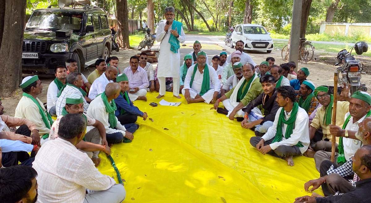 भाकियू टिकैत गुट ने समस्याओं को लेकर दिया धरना, सौंपा ज्ञापन