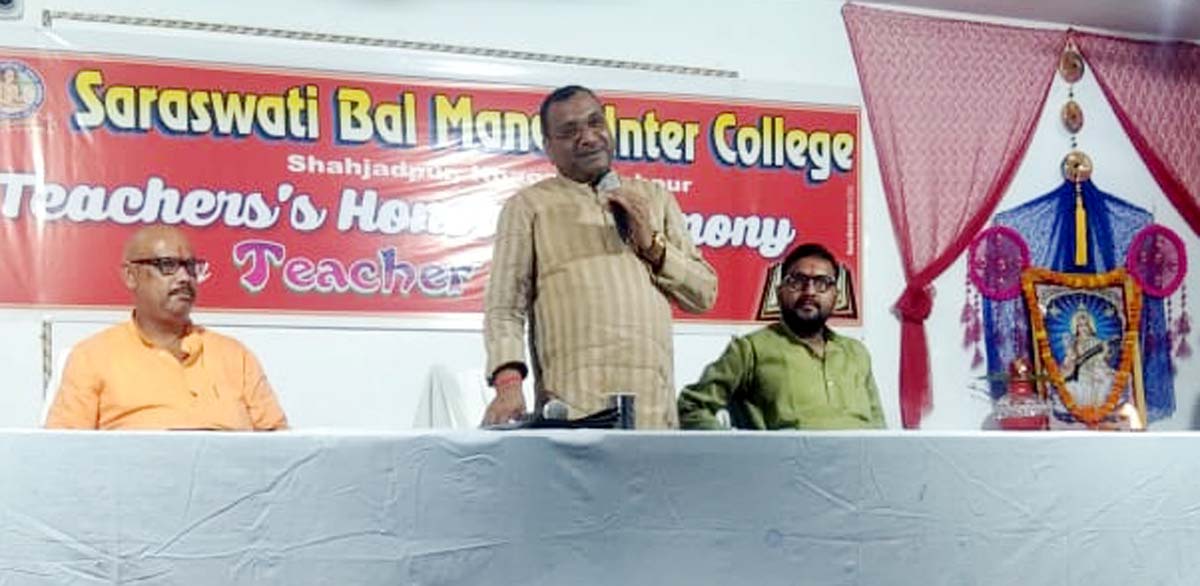 मां सरस्वती व डा. सर्वपल्ली राधाकृष्णन के चित्रों पर किया माल्यार्पण