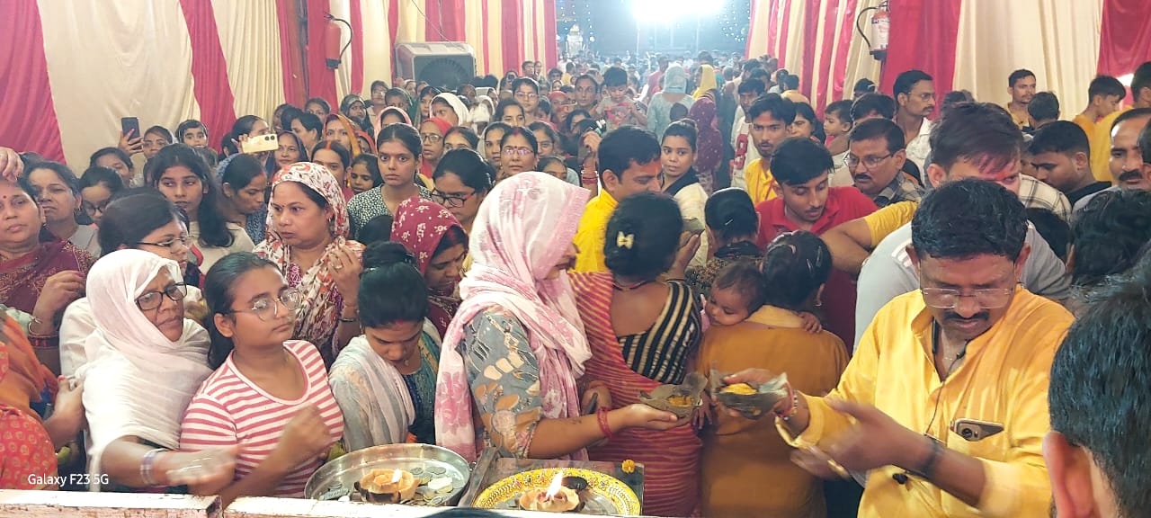 देवी मंदिर व पांडालों में छठवें दिन पूजी गईं मां कात्यायनी