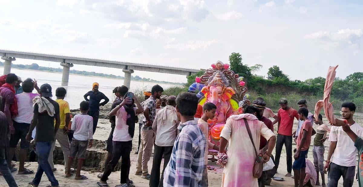 गाजे बाजे के साथ गणपति बप्पा को-दी विदाई,- नम आंखों से हुआ विसर्जन
