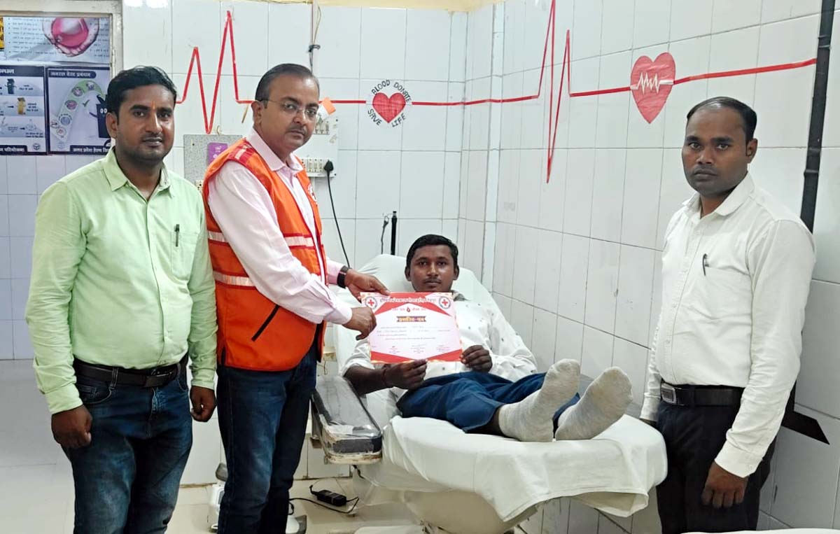 रेडक्रास सोसाइटी ने जरूरत पड़ने पर रक्त दिलाने का दिया आश्वासन