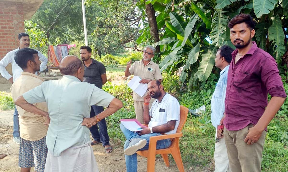 आवासों की जांच को पहुंची टीम, किया भौतिक सत्यापन, विकास खंड असोथर