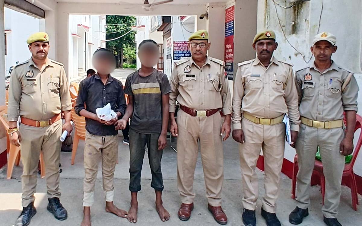 चोरी का खुलासा, दो अभियुक्त गिरफ्तार,घंटे व लोहे की जंजीर बरामद