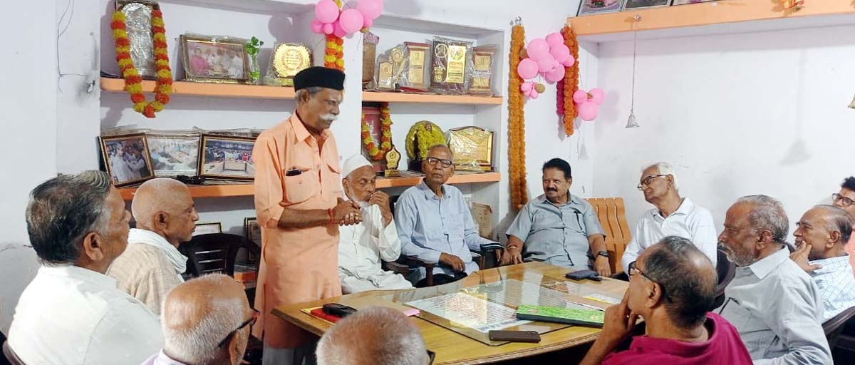 वरिष्ठ नागरिक वेलफेयर एसोसिएशन की हुई बैठक