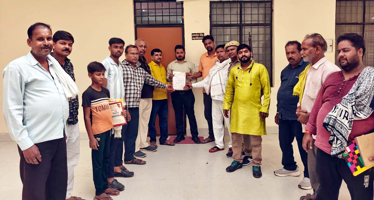 विद्युत का रोस्टर बदलने की उठाई मांग, तहसीलदार को ज्ञापन
