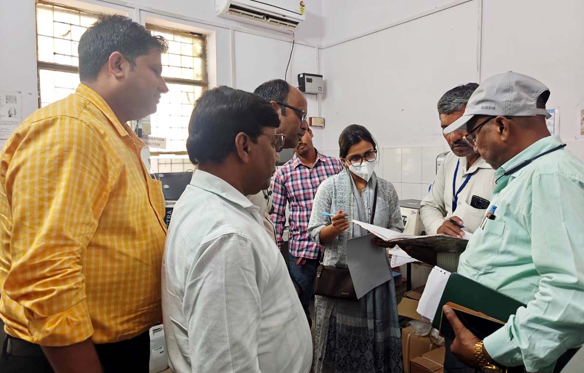   सीएचसी का आईएएस अधिकारी ने किया निरीक्षण, दिशा निर्देश