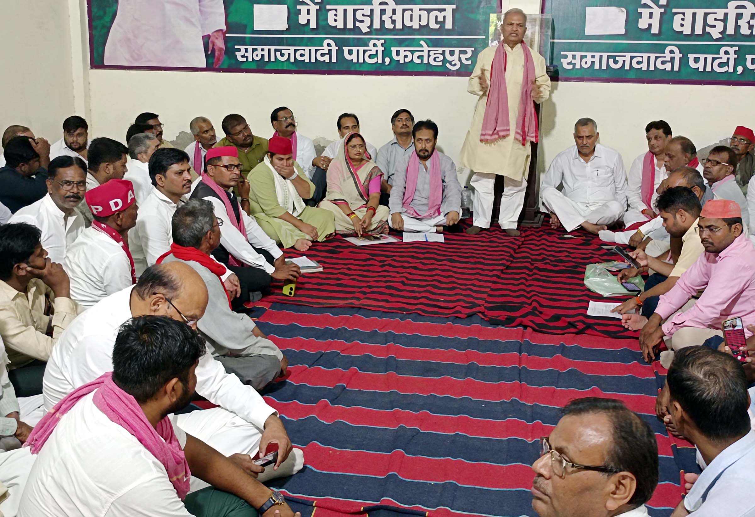 सपा की बैठक में एमएलसी मतदाता पुनरीक्षण कार्य की हुई समीक्षा