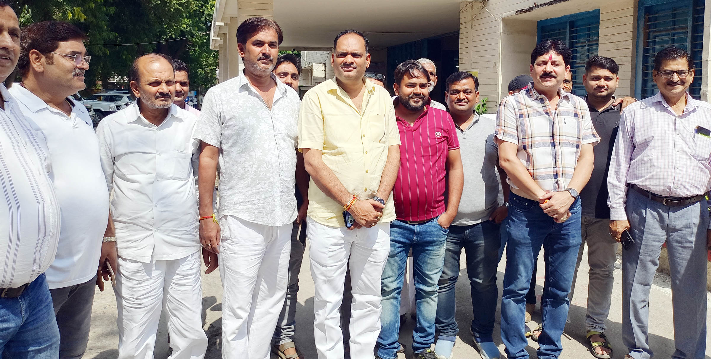  वाहनों को सैनी से बाईपास की आशंका पर डीएम से मिले ट्रक ऑपरेटर