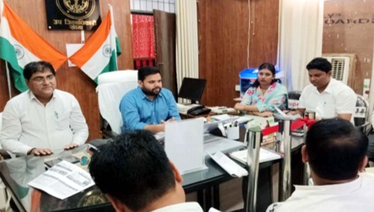 मतदाता पुनरीक्षण के संशोधन की बैठक का हुआ आयोजन मतदाता पुनरीक्षण के संशोधन की बैठक का हुआ आयोजन