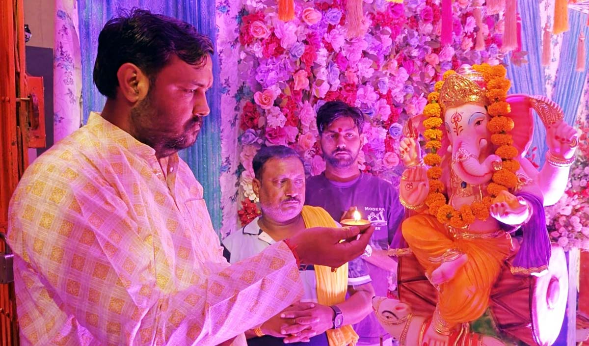 श्री गणेश पूजन के साथ दशहरा महोत्सव शुरू, अध्यक्ष ने की पूजा अर्चना