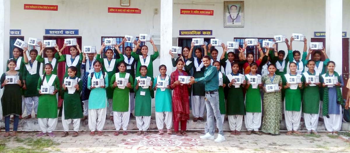 महिला महाविद्यालय में हुआ टैबलेट वितरण, निःशुल्क 105 टैबलेट वितरित किए
