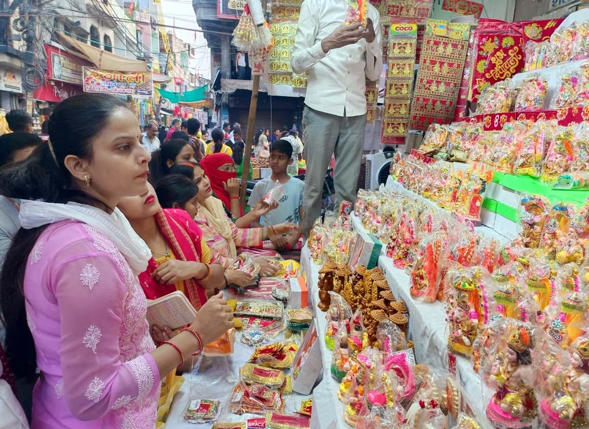 मंहगाई का नहीं दिखा असर, मिठाई की बिक्री सबसे ज्यादा
