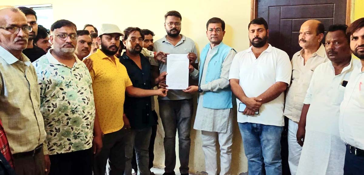 पटाखा व्यापारियों की हरसंभव मदद करेगा व्यापार मंडल पटाखा व्यापारियों की हरसंभव मदद करेगा व्यापार मंडल