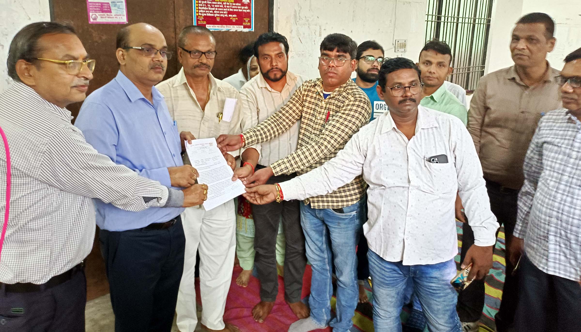 एसोसिएशन ने डीआईओएस कार्यालय में दिया धरना एसोसिएशन ने डीआईओएस कार्यालय में दिया धरना