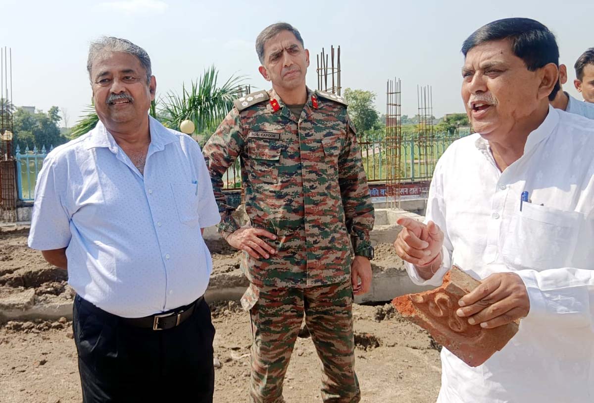 पूर्व सैनिकों के निर्माणाधीन अस्पताल का ब्रिगेडियर ने किया दौरा