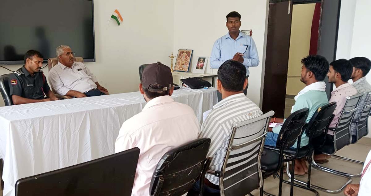 असोथर विकास खण्ड में लगा एसआईएस भर्ती कैंप असोथर विकास खण्ड में लगा एसआईएस भर्ती कैंप