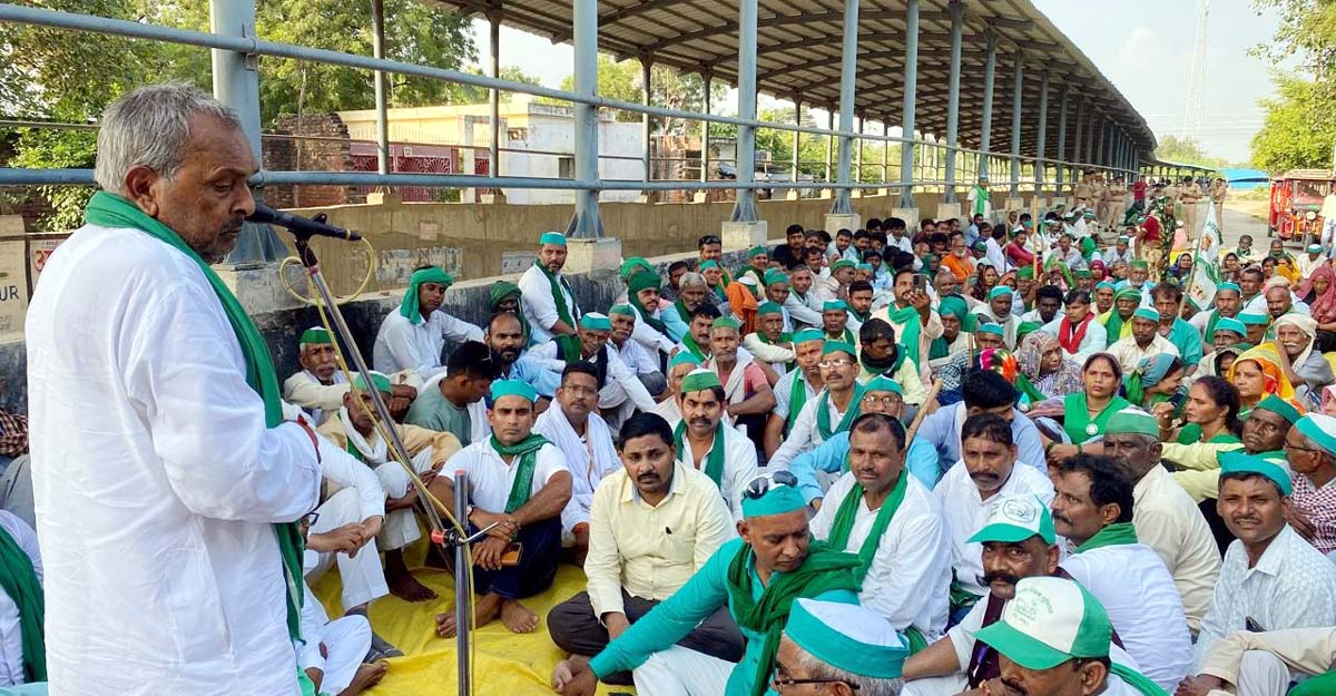 डीएम को संबोधित सौंपा नौ सूत्रीय ज्ञापन, निस्तारण की मांग