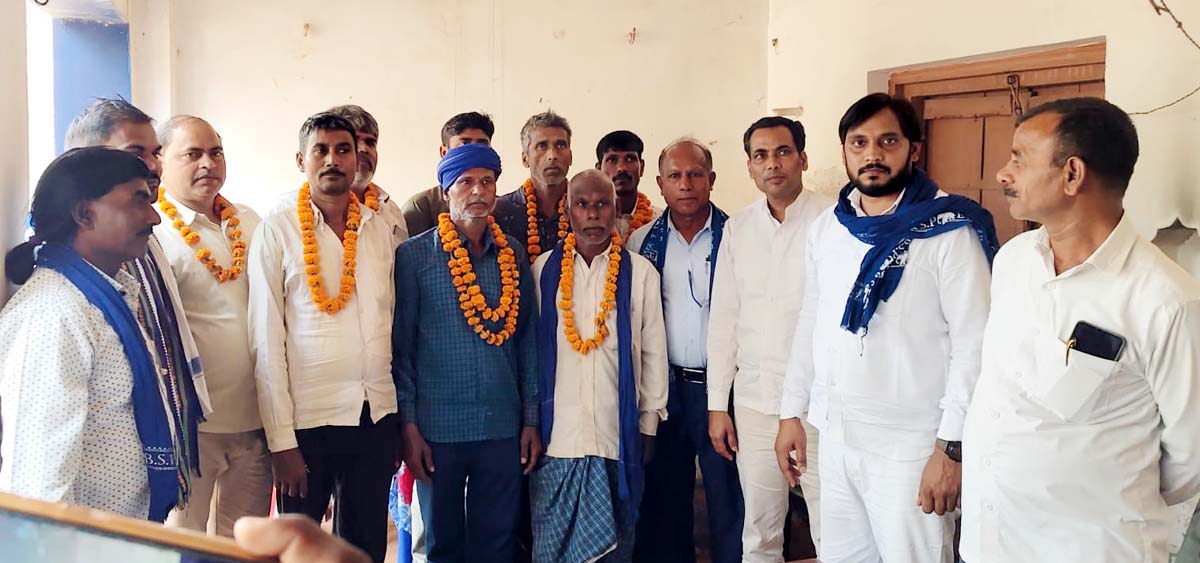 कार्यक्रम में भाग लेते बसपाई, बसपा पांचवी बार बनाएगी सरकार: नरेश