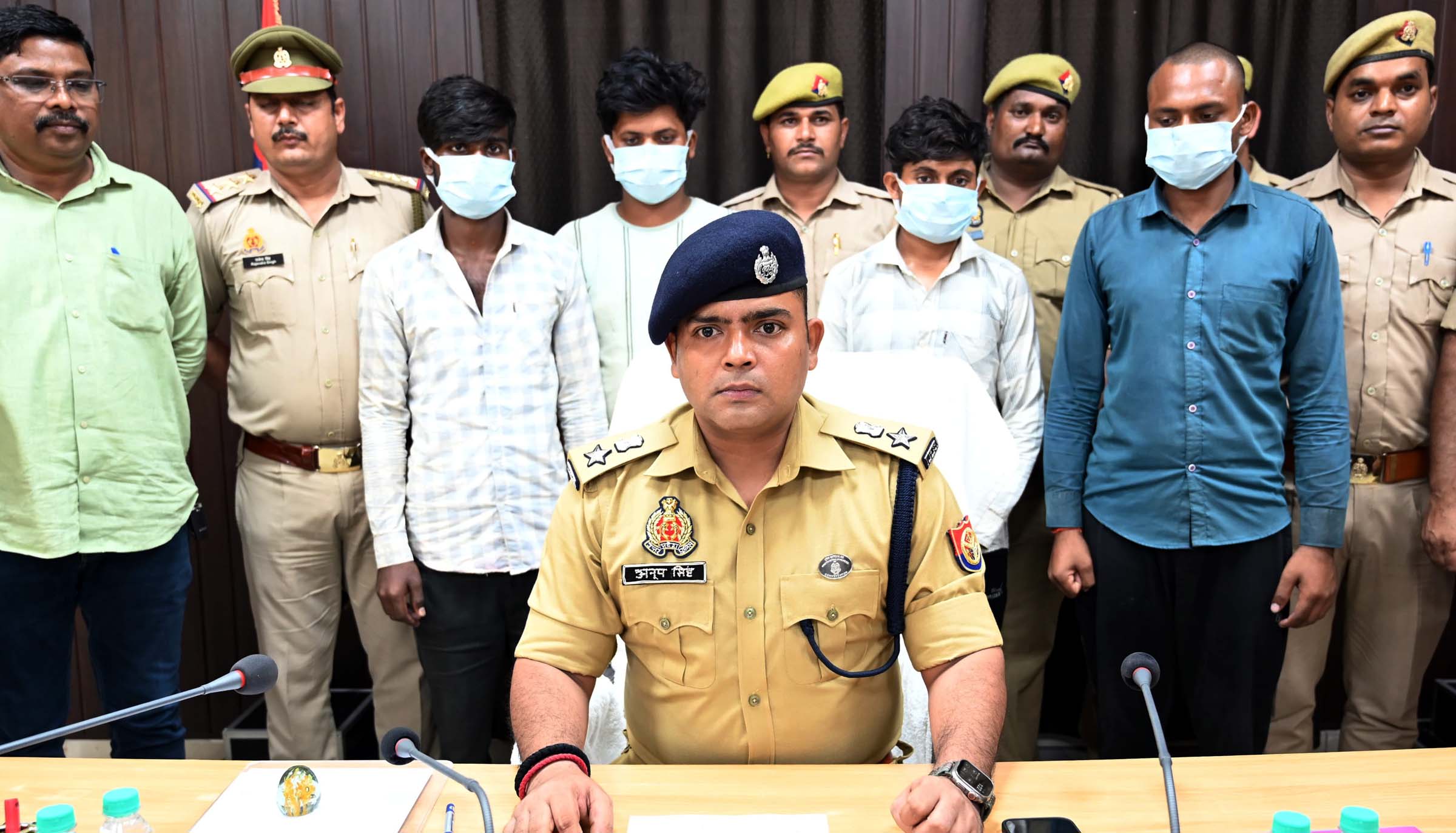 घटना में प्रयुक्त राड, अवैध पिस्टल, कारतूस समेत 66000 रूपए नगद बरामद