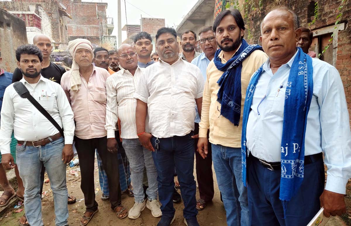 बूथों में जाते बसपाई ,बसपा एक बार फिर लाएंगी कानून का राज : नागर बूथों में जाते बसपाई ,बसपा एक बार फिर लाएंगी कानून का राज : नागर