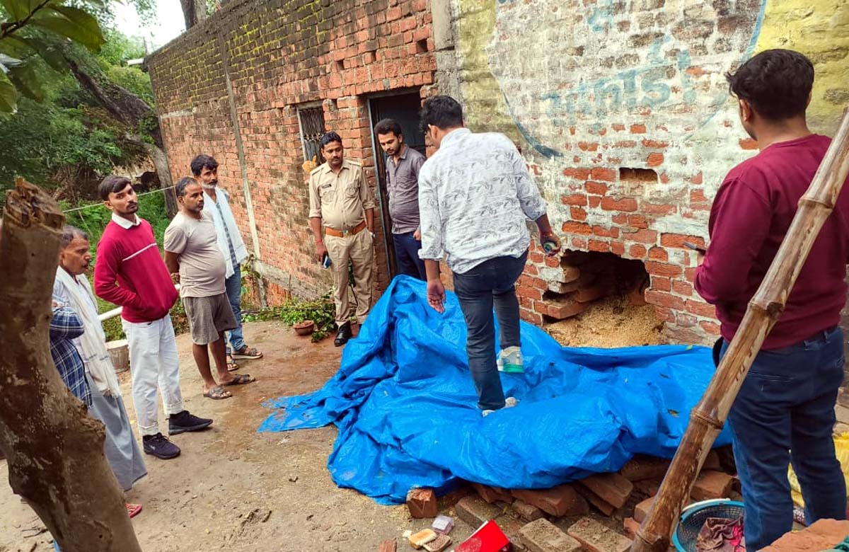 किसान के घर में चोरों ने सेंध लगा किया हाथ साफ