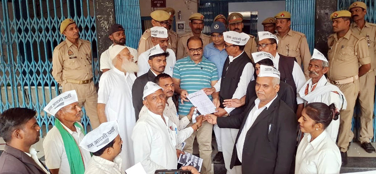 चीफ जस्टिस पर जूता हमले के खिलाफ आप ने किया प्रदर्शन