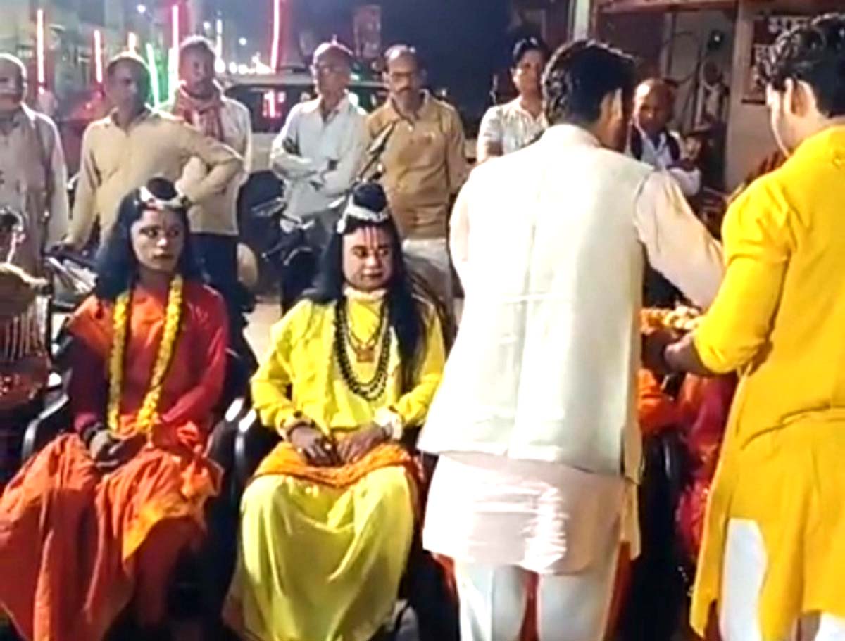 रामभक्तों ने बारी-बारी से की आरती, लिया आशीर्वाद,एकता की दिखी मिसाल