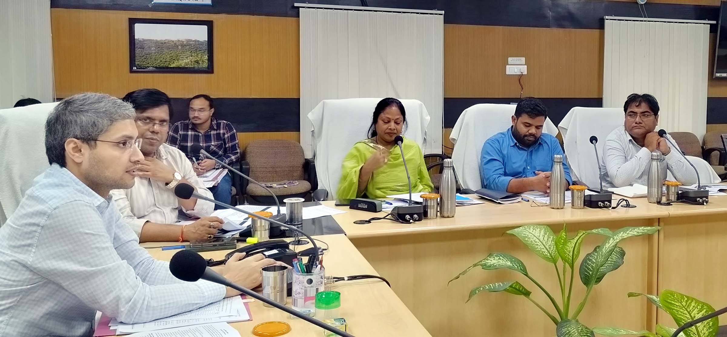 विशेष प्रगाढ़ पुनरीक्षण को लेकर राजनैतिक दलों की हुई बैठक विशेष प्रगाढ़ पुनरीक्षण को लेकर राजनैतिक दलों की हुई बैठक