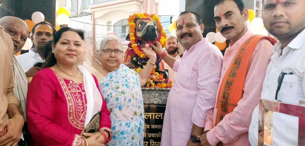 नंदी महाराज जी का मनाया प्रथम स्थापना दिवस, मां ने भेंट की चांदी की घंटी