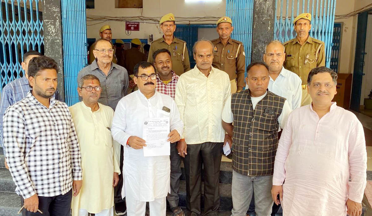 किशनपुर कस्बे में बालाजी सर्राफ में हुई चोरी का खुलासा किए जाने की मांग