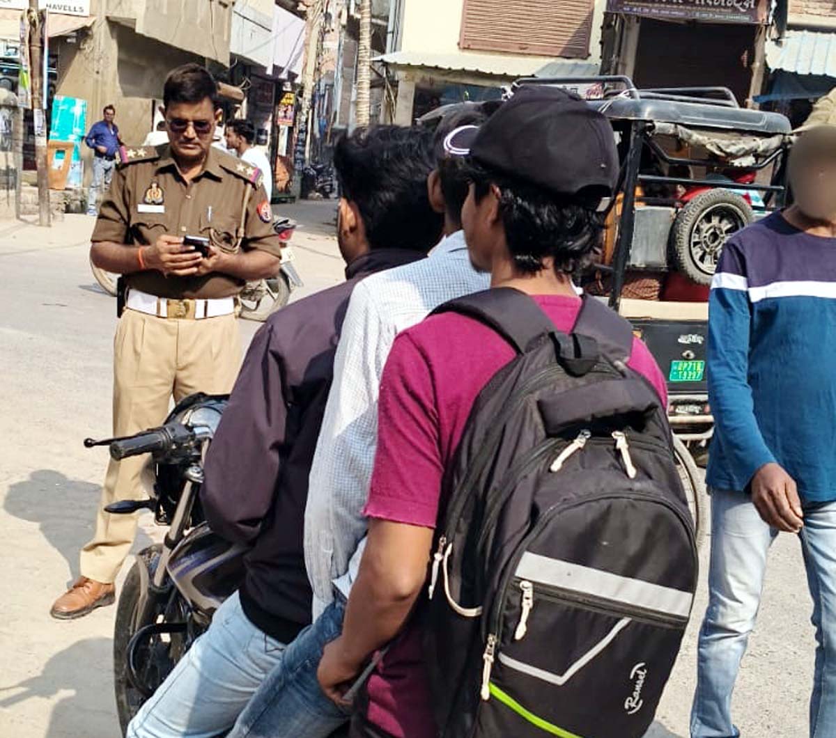 उल्लंघन करने वालों के खिलाफ कार्रवाई, चालकों को किया जागरूक