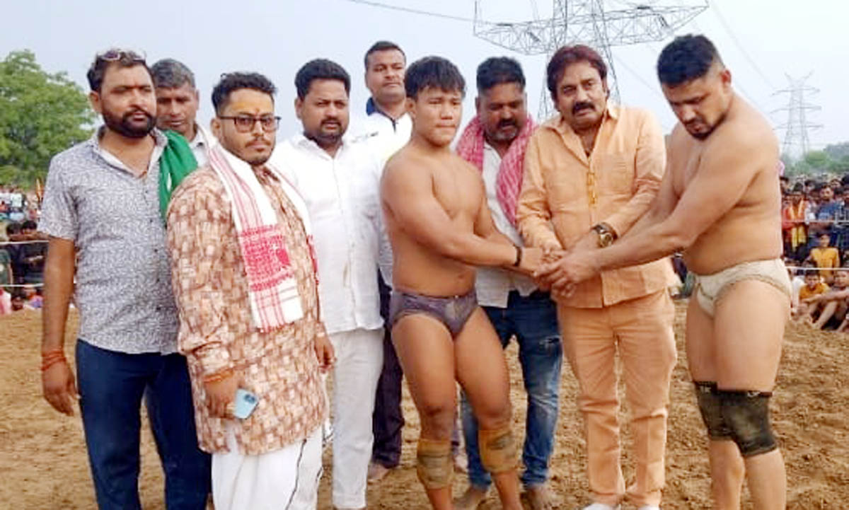 दंगल में दिल्ली के पोप सिंह विजयी, जीती अपाचे बाइक, हुआ विशाल दंगल